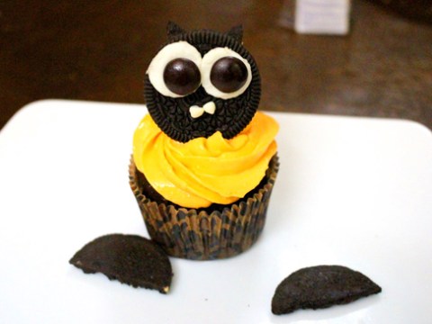 Bánh Cupcake Hình Dơi Cho Halloween