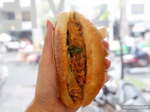 Bánh Mì Bằng Lòng Bằng Tay ở Sài Gòn