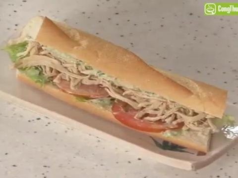 Bánh Mì Kẹp Thịt Gà