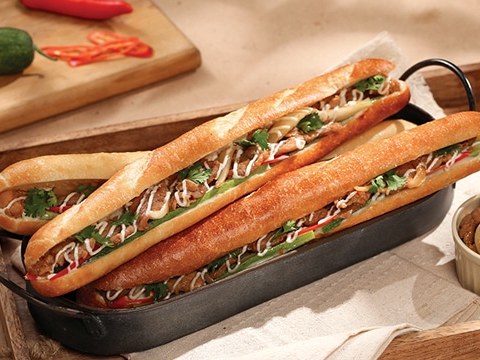 Bánh Mì Que Xốt Thịt Cay Mayo