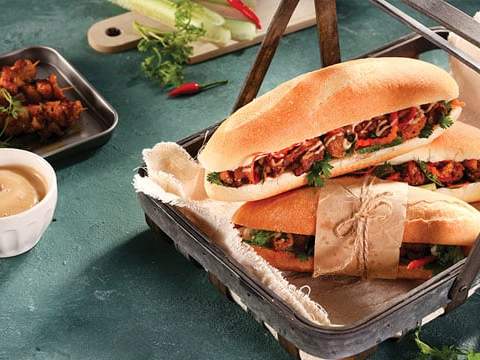 Bánh Mì Thịt Nướng Sả Mayo