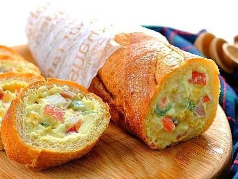 Bánh Mỳ Nhồi Salad Khoai Tây Ngon Lạ Cho Bữa Sáng