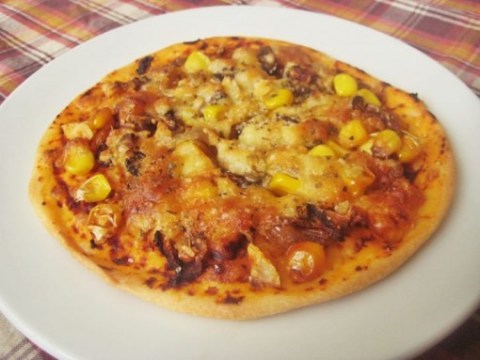 Bánh Pizza Với Nấm, Ngô Mỹ