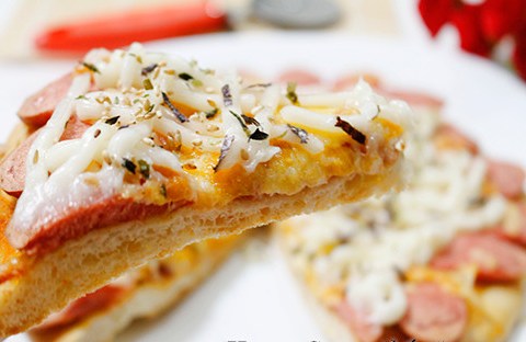 Bánh Pizza Xúc Xích Giăm Bông Tuyệt Ngon