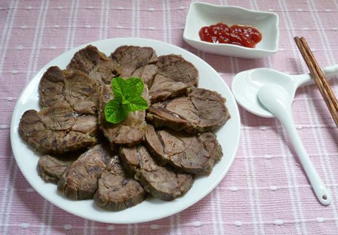 Bắp Bò Luộc Mắm