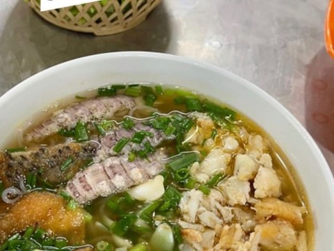 Bát Bún Cá Ngập Topping Của Bằng Kiều