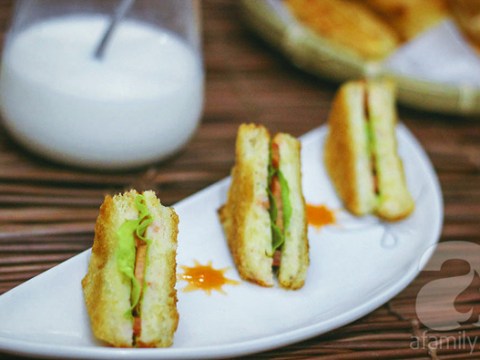 Bữa Sáng Ngon Lành, đủ Chất Với Bánh Sandwich Tôm Chiên Thơm Giòn