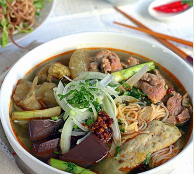 Bún Bò Tái Gân