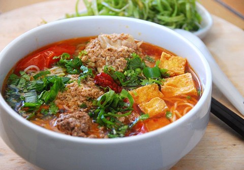 Bún Riêu Cua – Món Dân Dã ở đường Phố Sài Gòn