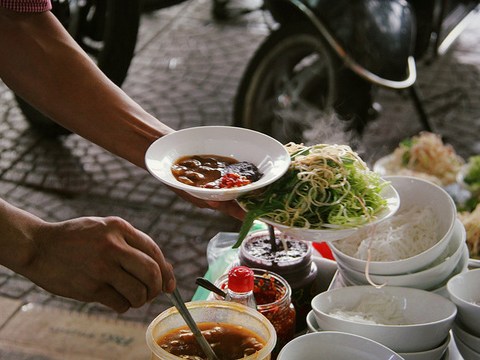 Bún Riêu 'sang Chảnh' Sát Chợ Bến Thành