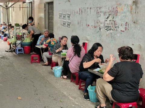 Bún Riêu ‘không Riêu’ Lại ‘núp Hẻm’ Có Gì Mà Người Sài Gòn đến đông Nghẹt?