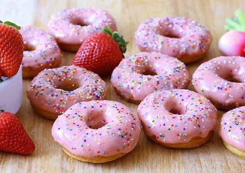 Cách Làm Bánh Donut Dâu Tây Ngon Khó Cưỡng