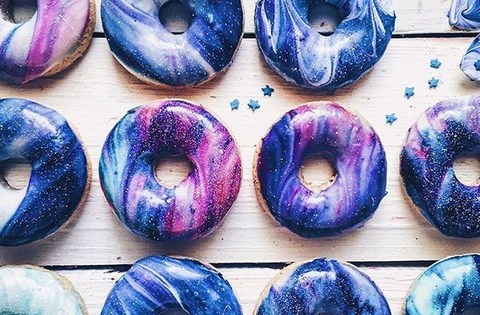 Cách Làm Bánh Donut Galaxy Cực Long Lanh Bằng Nước Màu Huyền Diệu