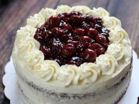 Cách Làm Bánh Ga Tô Rừng đen – Black Forest Cake