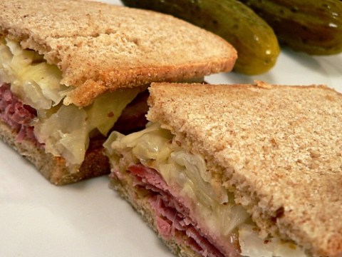 Cách Làm Bánh Sandwich Kẹp Thịt Bò Bắp Cải Ngon Tuyệt