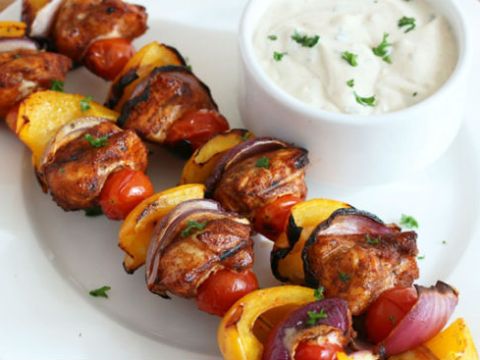 Cách Làm Gà Nướng Kebabs Siêu Hấp Dẫn Cho Tiệc Nướng Ngoài Trời