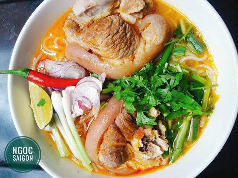 Cách Nấu Bún Bò Giò Hấp Dẫn Cho Cả Nhà