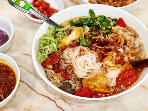 Cách Nấu Bún Riêu Chả Tôm Khô Ngon