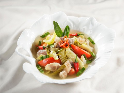 Canh Gân Bò Cải Chua