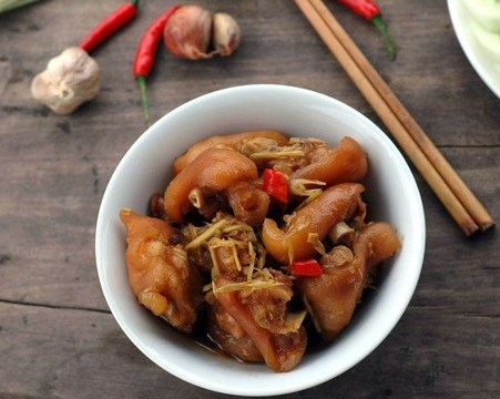 "Đánh Bay" Cả Nồi Cơm Với Món Chân Giò Kho Tương Sả