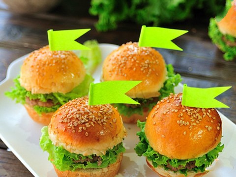 Đổi Món Cho Bữa Sáng Với Món Bánh Hamburger Mini Siêu Cute