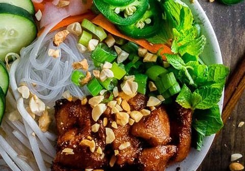 Đổi Vị Cho Cả Nhà Với Bún Trộn Thịt Nướng Thơm Lừng, Vừa ăn Vừa Sướng