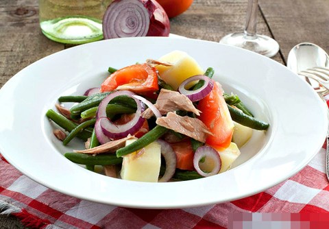 Đổi Vị Với Món Salad Cá Ngừ Ngon Mát