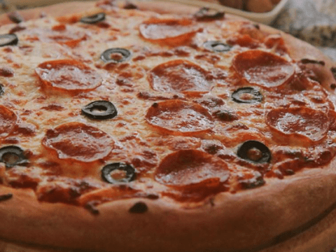 Đừng Bỏ Lỡ Công Thức Làm Pizza Ngon Chuẩn Vị Nhà Hàng Này