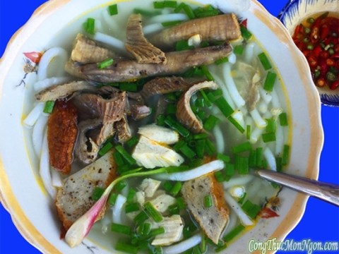 Dừng Chân ở Nha Trang, ăn Bánh Canh Lòng Cá Ngừ