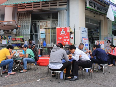 Gánh Hàng Rong Lên Quán Cháo Bò Viên 'ông Hói': 20 Năm Người Sài Gòn Không Quên