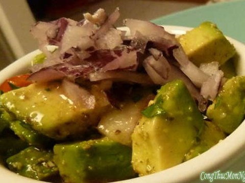 Lạ Miệng Với Món Salad Bơ Và Cà Chua