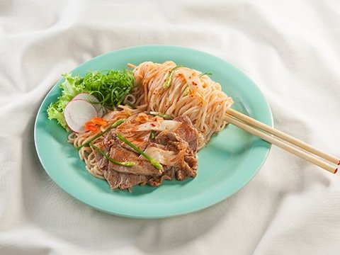 Mì Nưa Xào Kim Chi Thịt Bò