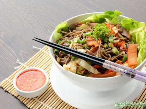 Mì Trộn Salad Kiểu Thái