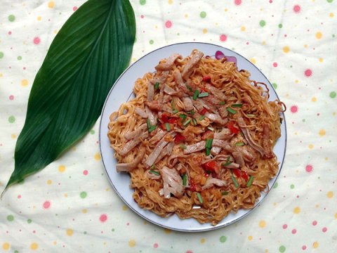 Mỳ Tôm Chiên Giòn – Món ăn Vặt Lạ Miệng