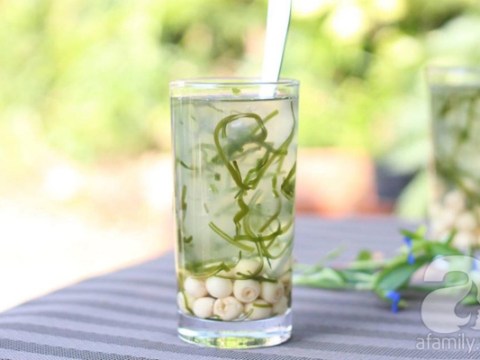 Nấu Chè Hạt Sen Rong Biển Vừa Giải Khát Vừa Detox Cơ Thể Ngày Nắng Nóng