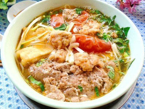 Ngon Miệng Với Bún Riêu Cua Chả Hải Sản