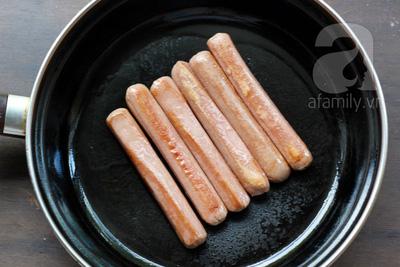 Pancake cuộn xúc xích cho bữa sáng đầy hứng khởi