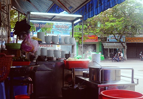 Quán ăn Gốc Hoa Lâu Năm Nhất Thành Phố Biển Quy Nhơn