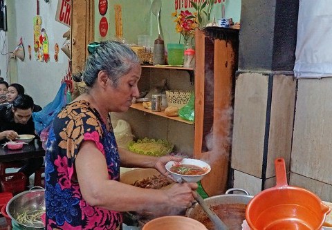 Quán Bò Kho Của Chủ Gốc Ấn Trong Hẻm Sài Gòn