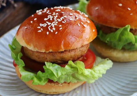 Rảnh Rỗi ở Nhà Tôi Thử Làm Bánh Burger Từ A Z, Không Ngờ Cả Nhà Ai Cũng Mê!