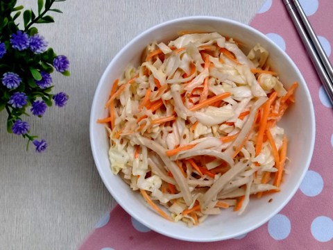 Salad Bắp Cải Trộn Sốt Mè Rang Ngậy Thơm Cho Bữa Sáng Gọn Nhẹ