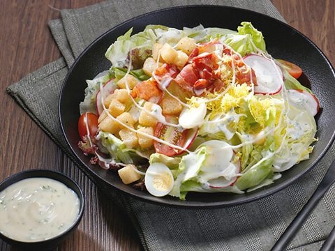 Salad Thịt Hun Khói Trứng Cút