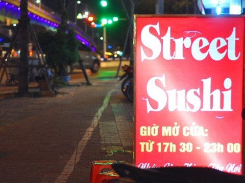 Sushi Phong Cách đường Phố ở Nguyễn Chí Thanh