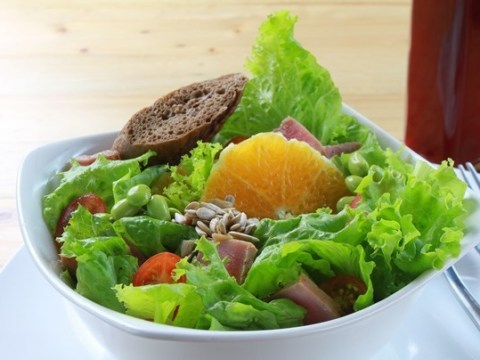 Thanh Lọc Cơ Thể Với Salad Cá Ngừ