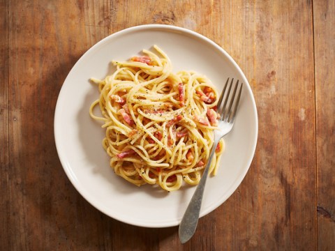 Thưởng Thức ẩm Thực Ý Với Spaghetti Sốt Carbonara Thơm Lừng