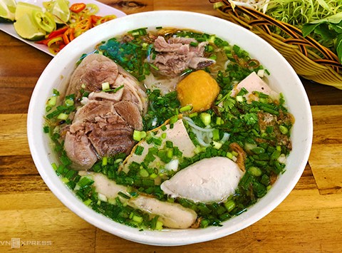 Tô Bún Mọc Hơn 80.000 đồng ở Trung Tâm Sài Gòn