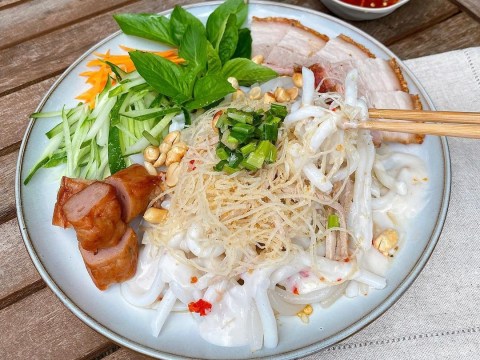 Tăng Thanh Hà Làm Bánh Tằm Bì Heo Quay