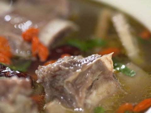 Canh Sườn Bò Củ Sen