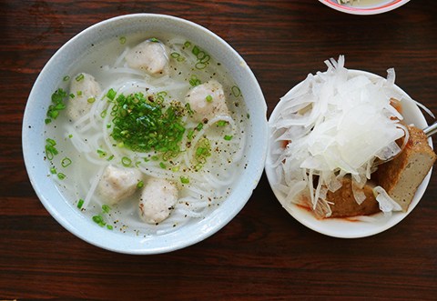 Quán Bánh Canh Gần 20 Năm Nổi Tiếng ở Nha Trang