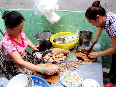 Quán Bún Măng Vịt Mỗi Ngày Chỉ Bán Một Tiếng